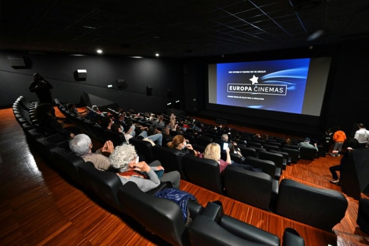إيطاليا تعيد العمل بشرط عرض الأفلام المدعومة حكومياً في دور السينما أولاً