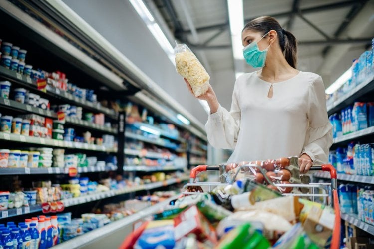 السؤال يتكرر.. هل تنتقل عدوى كورونا من مشتريات البقالة؟