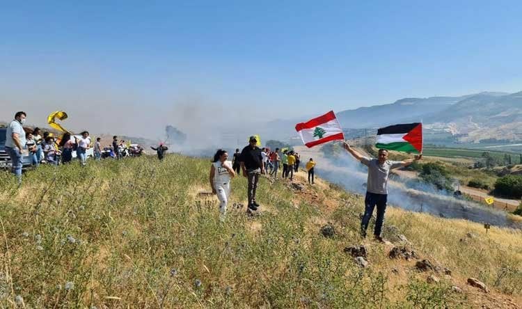بالفيديو: عشرات اللبنانيين اقتحموا السياج الحدودي للدخول الى إسرائيل