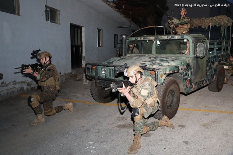 الجيش: تمارين تدريبية وتفجير ذخائر في مناطق عدة