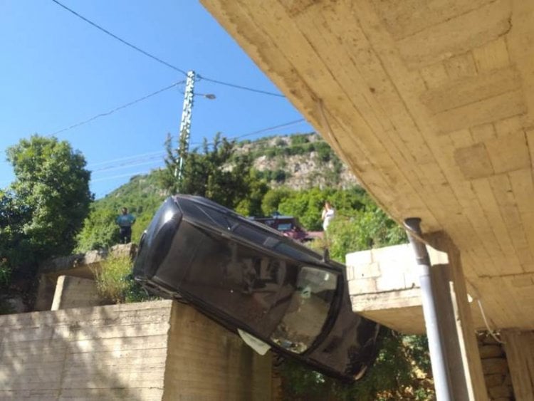 جريحان في انحراف سيارة في يحشوش