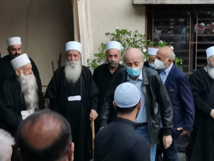 جنبلاط يجول في عاليه: التسوية ليست عيبا ولا حل قريبا
