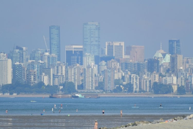 سكان فانكوفر يتقاطرون إلى مراكز التبريد هربا من جحيم القيظ