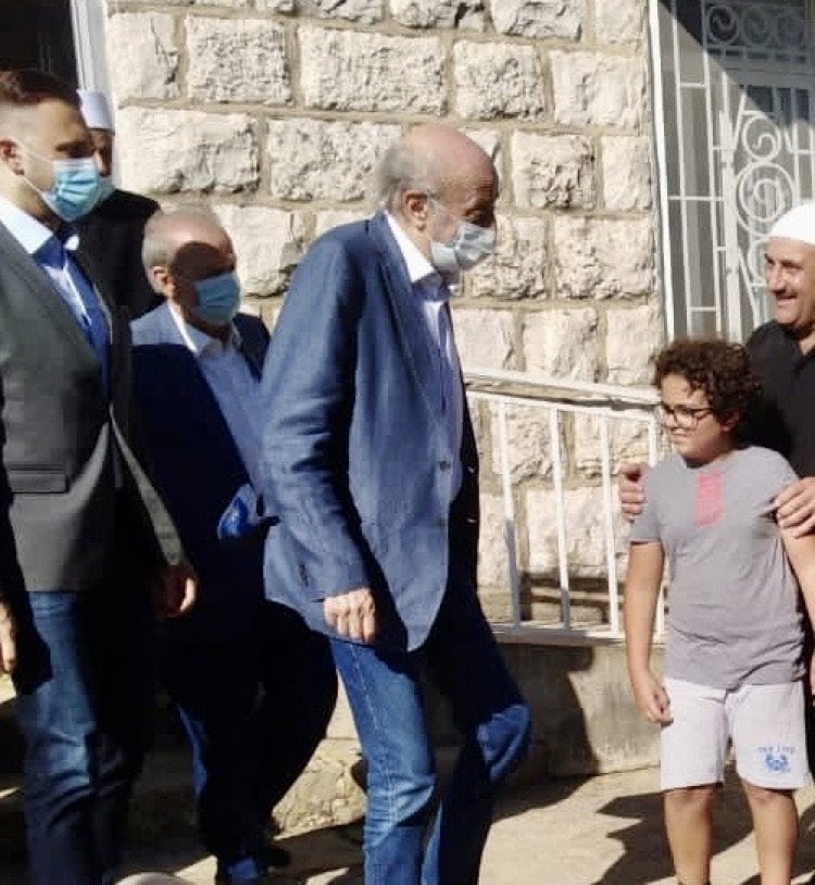 جنبلاط زار خلوتي القطالب وبعقلين: للتكافل وصون الجيش
