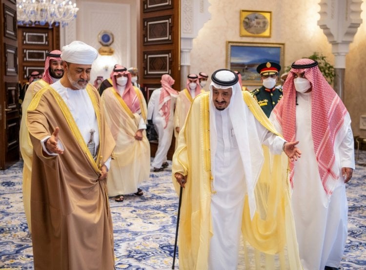 السعودية وعمان تؤكدان العمل على إيجاد "حل سياسي شامل" للنزاع في اليمن