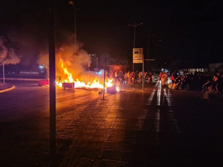 إحتجاجات في صور وإقفال الكورنيش البحري وعدد من المطاعم