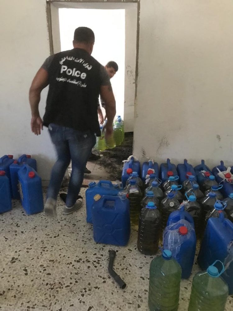بالصور: خزّنوا كميّة كبيرة من المحروقات من أجل بيعها في السّوق السوداء بأثمان باهظة
