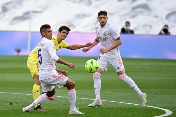 اتفاق مبدأي بين ريال مدريد ومانشستر يونايتد بشأن انتقال فاران
