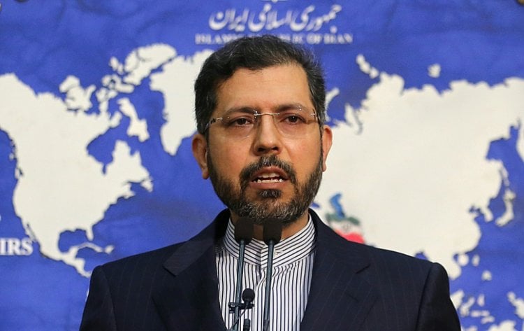 إيران تدعو الولايات المتحدة إلى التخلي عن "إدمانها الحظر"