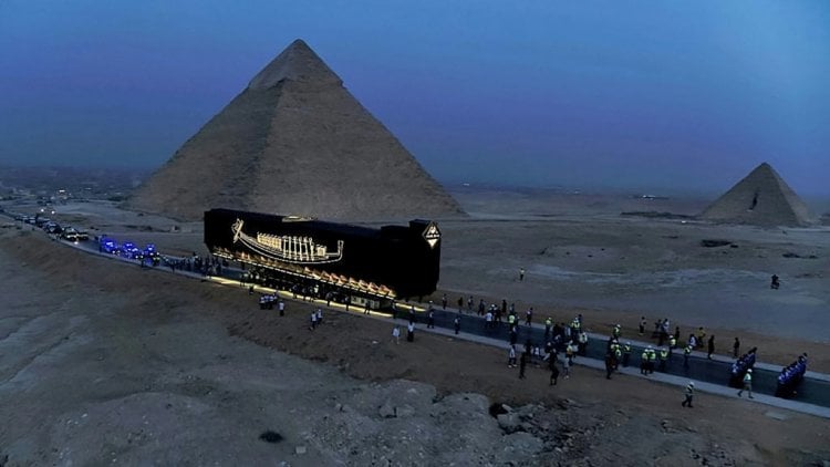 نقل مركب خوفو إلى المتحف المصري الكبير