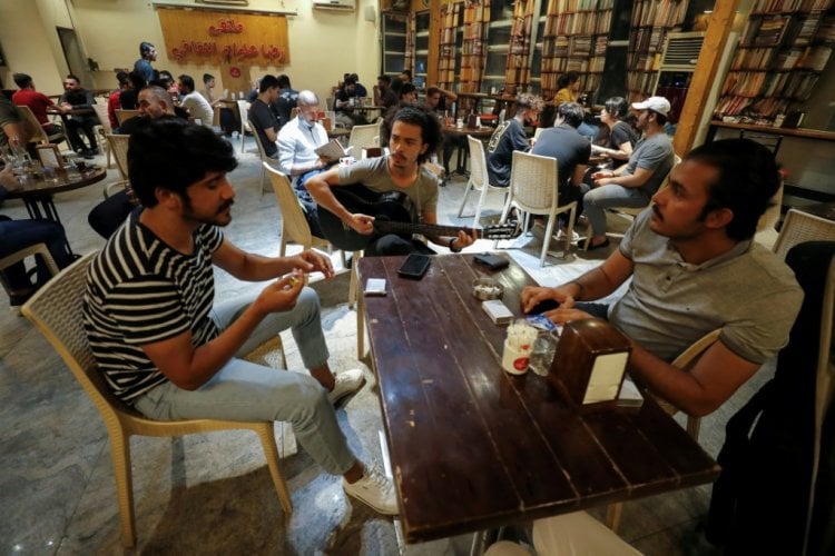 بين المقهى وتيك توك والموضة... عطلة نهاية أسبوع في حياة الشباب العراقي المفتقد الى "مساحة"