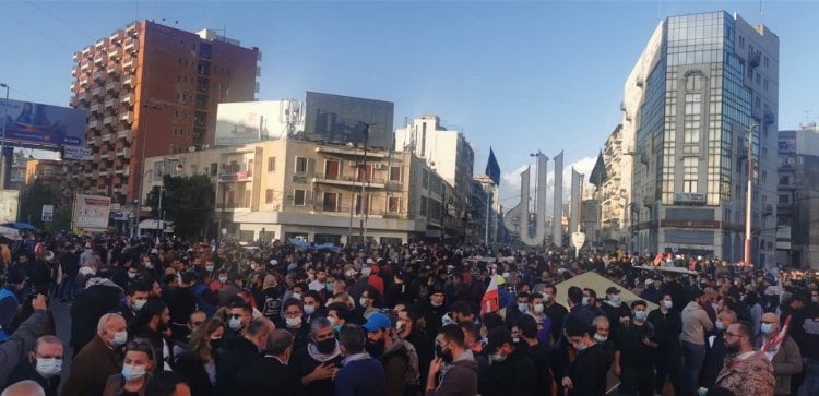 إعتصام وقطع طرق في ساحة النور طرابلس