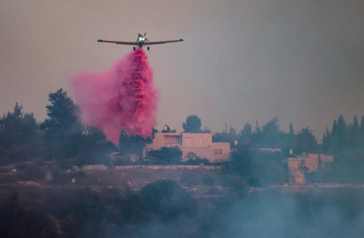 إخلاء منازل في قرى عند أطراف القدس بسبب حريق ضخم
