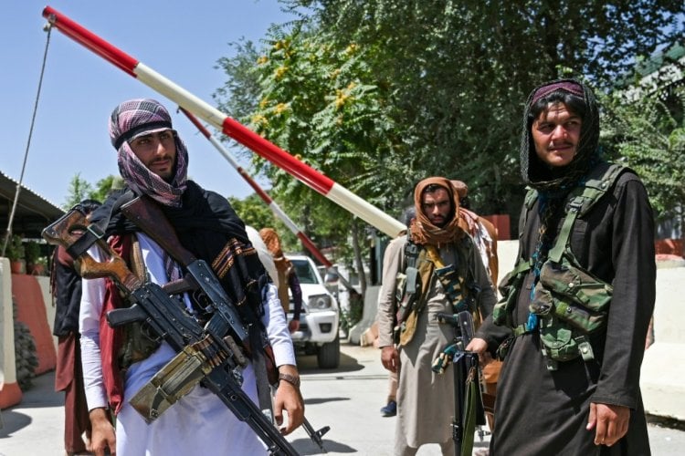طالبان تعمل على إعادة الحياة إلى مجاريها في كابول وبايدن يدافع عن الانسحاب