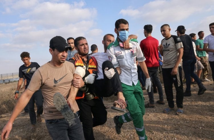 إصابة 20 متظاهرا فلسطينيا بنيران الجيش الإسرائيلي بمواجهات في خان يونس