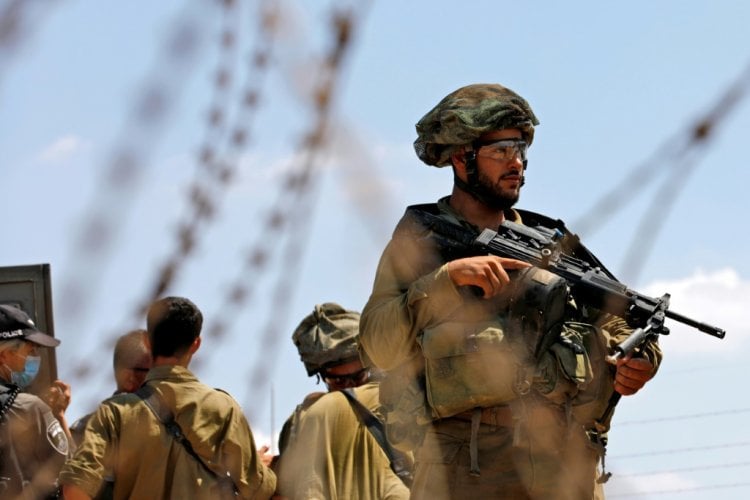 الجيش الاسرائيلي يوقف اشقاء معتقل فلسطيني فار ودعوات للتظاهر الجمعة