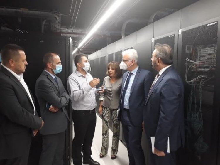 وزير الاتصالات جال في شركة تاتش: الأولوية لعدم انقطاع خدمة الاتصالات والانترنت وتطوير الشبكة