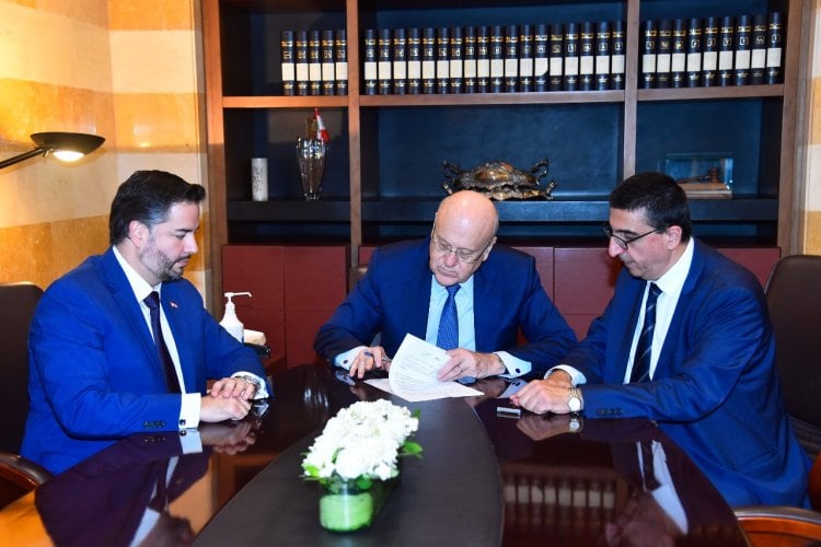 ميقاتي وقع قرار تحديد آلية ومعايير تطبيق القانون المتعلق بالبطاقة التمويلية