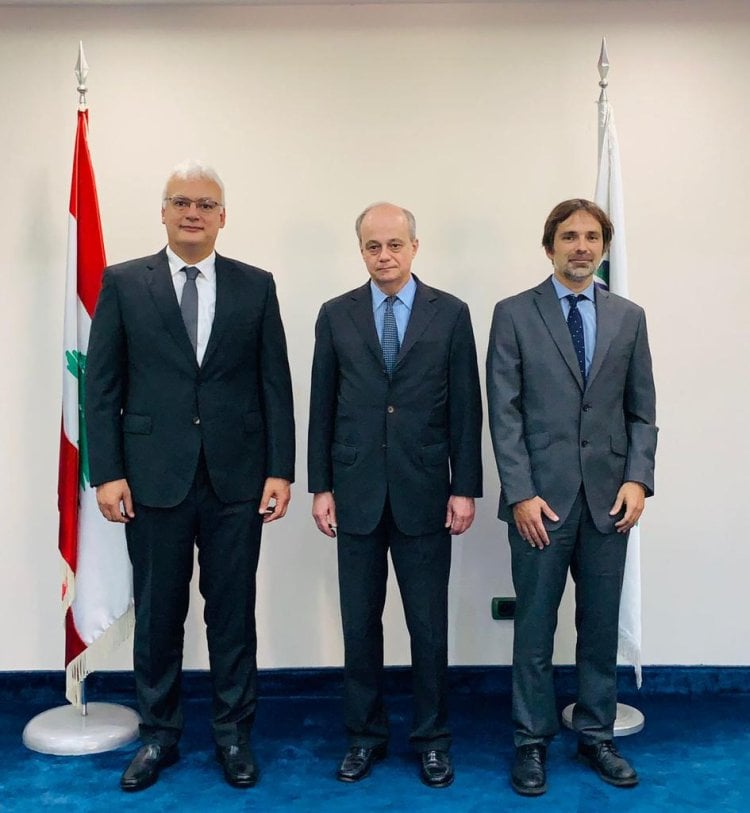 القرم عرض والسفير الإسباني للعلاقات الثنائية والتقى وفدا من أوجيرو