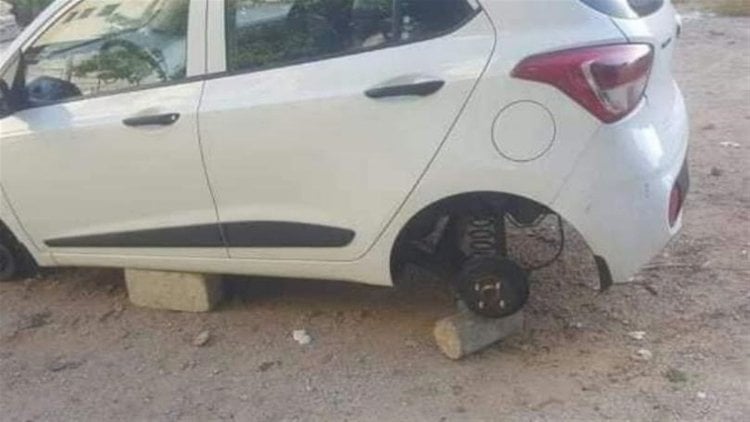 بالصور: سرقة دواليب السيارات في هذه المنطقة