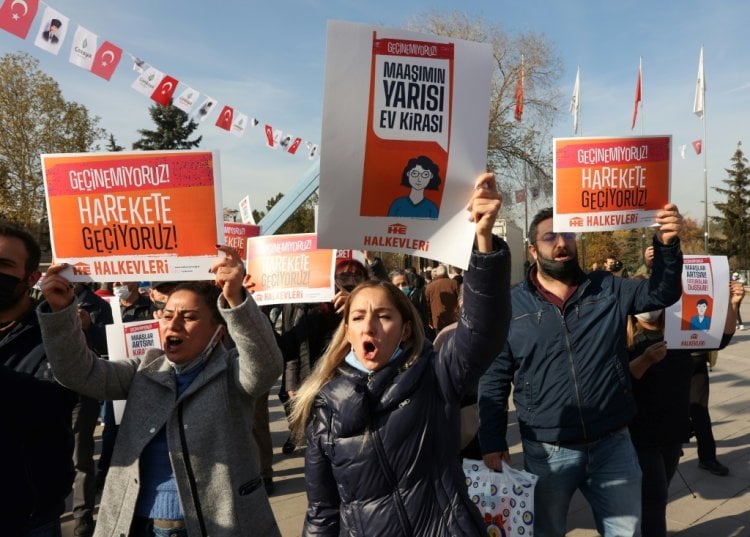 اردوغان يرفض اي "تسوية" بشأن معدلات الفائدة رغم انهيار العملة الوطنية