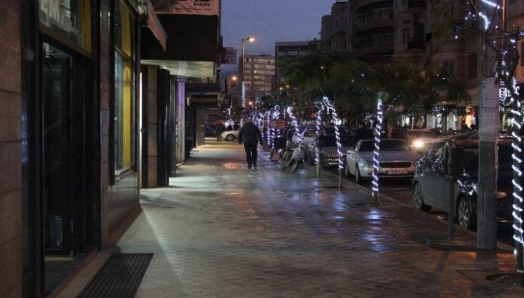 لا موسم أعياد في شوارع طرابلس وأسواقها والعتمة تشلّ حركتها