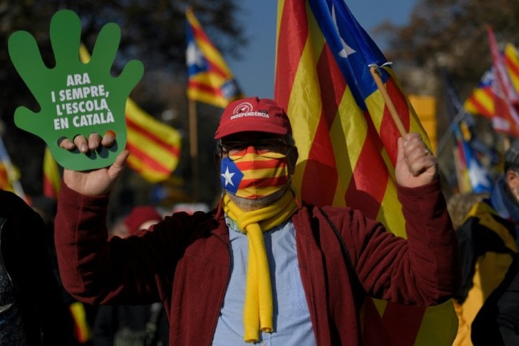 برشلونة ثالث أكثر الفرق إنفاقا في سوق الانتقالات الحالي
