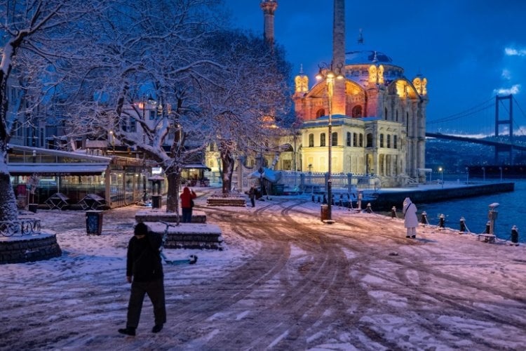 استئناف تدريجي لحركة الملاحة في مطار اسطنبول