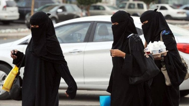 مزيد من الفرص للمرأة السعودية... إعلان لتوظيف 30 سائقة قطار يتلقّى 28 ألف طلب