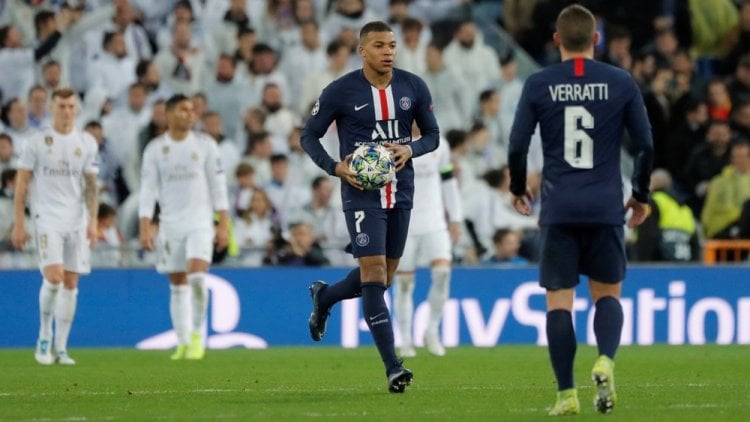 خلال مباراة سان جرمان وريال مدريد.. "فضيحة" داخل غرفة الحكام