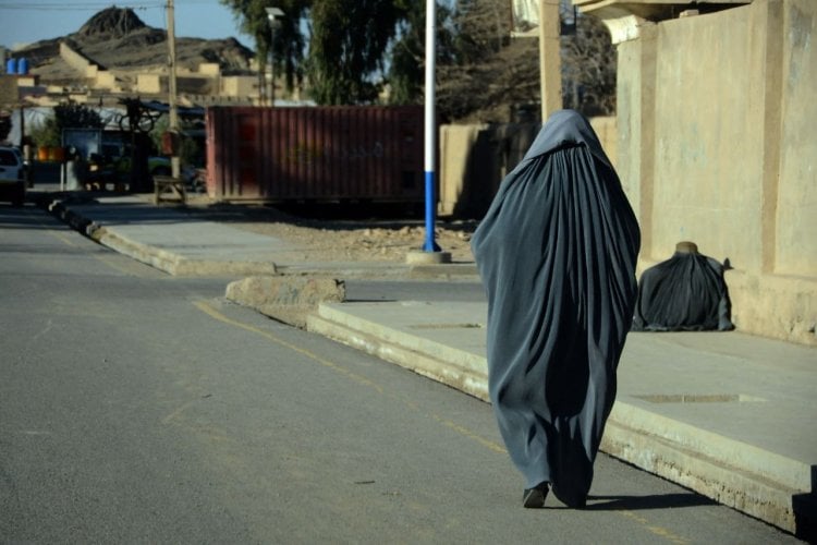أفغانستان: طالبان تفرض على موظفات الحكومة ارتداء الحجاب