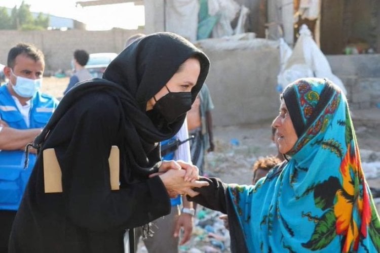 زيارة النجمة أنجلينا جولي إلى اليمن.. وتفاعل كبير في مواقع التواصل