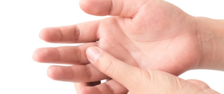 منها الخيانة.. هذه المعلومات يمكن أن تكشفها أصابع اليد