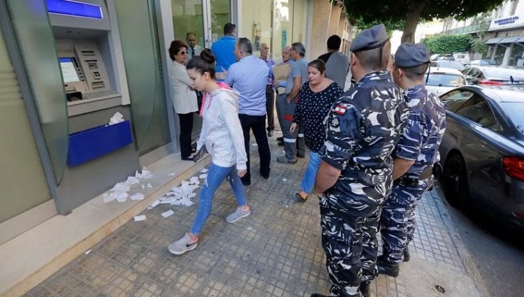 المخارج غامضة والحكومة تؤكّد "الخلل القضائي"