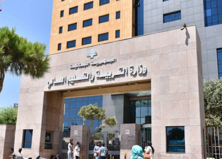 الحلبي يرأس اجتماعا إداريا تربويا