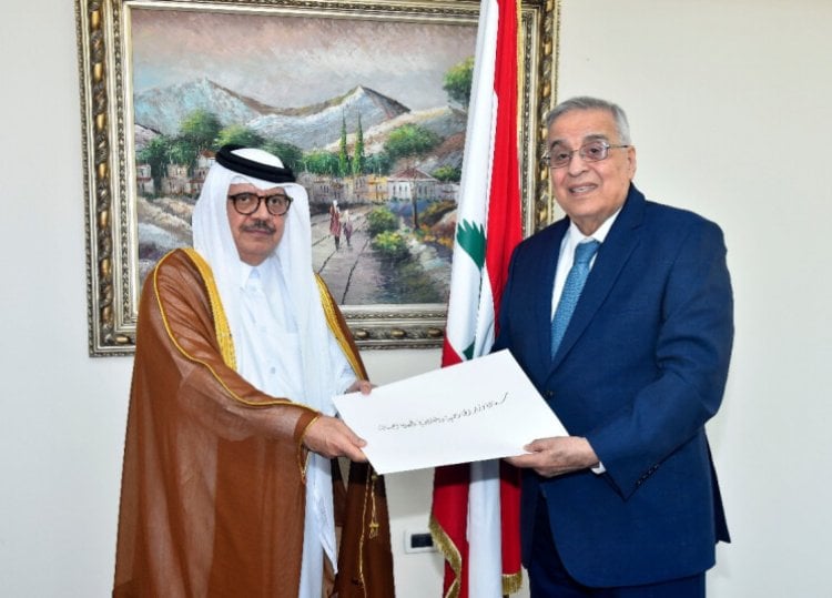 السفير القطري مُستعجل...