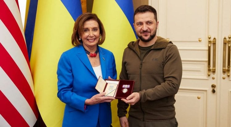 زيلينسكي يستقبل رئيسة مجلس النواب الأميركي في كييف