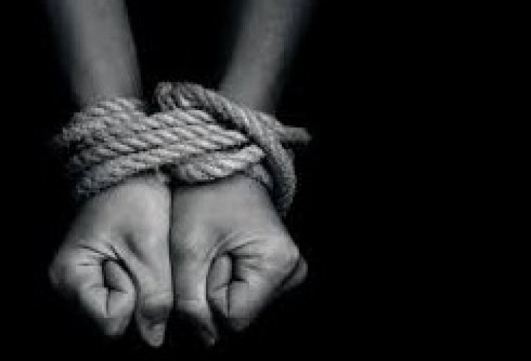 قانون الإتجار بالأشخاص يجرّم مهرّبي المهاجرين