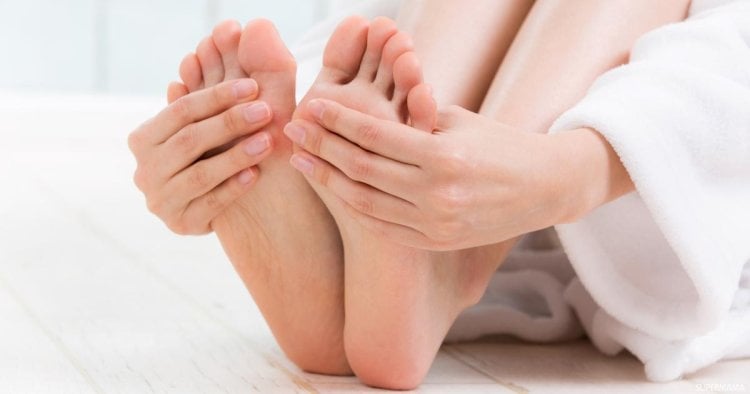 أسباب وعلاج سخونة القدمين