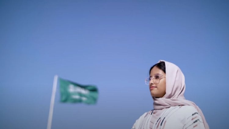 طفلة سعودية تحصل على لقب أصغر كاتبة في العالم تنشر سلسلة كتب